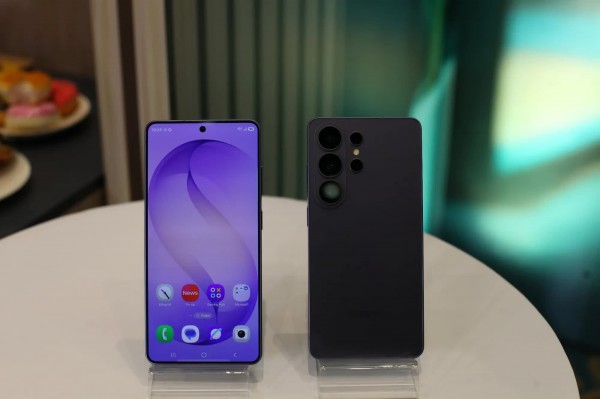 Điện thoại Samsung nhận 3 bản cập nhật mới từ Google