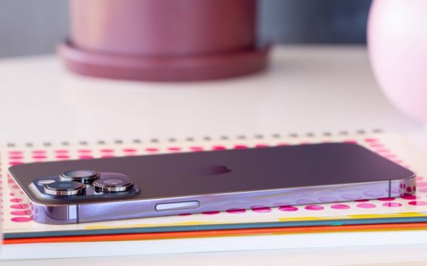 iPhone 15 Pro sẽ có viền mỏng hơn và khung bằng titan iPhone 15 Pro sẽ có viền mỏng hơn và khung bằng titan