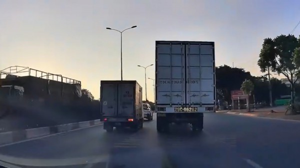 2 trường hợp ngoại lệ được phép vượt xe từ bên phải 2 trường hợp ngoại lệ được phép vượt xe từ bên phải