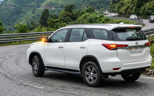 3 cách tài 'già' sử dụng ngôn ngữ đèn xi-nhan thay cho lời cảnh báo 3 cách tài 'già' sử dụng ngôn ngữ đèn xi-nhan thay cho lời cảnh báo