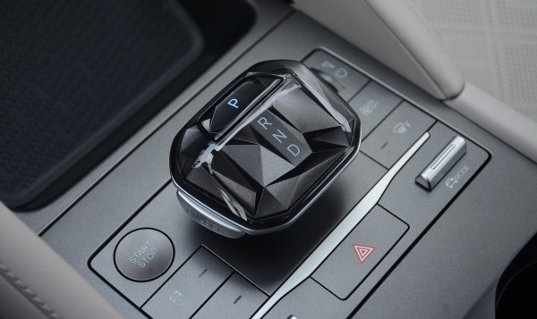 3 lý do vì sao không nên chuyển cần số về P khi dừng đèn đỏ 3 lý do vì sao không nên chuyển cần số về P khi dừng đèn đỏ