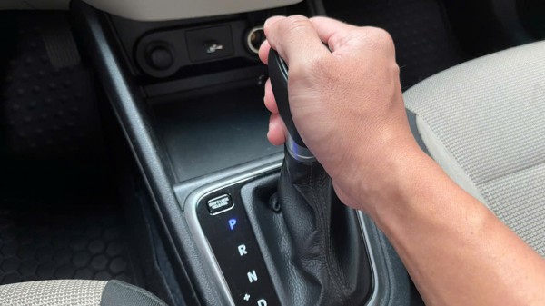 3 lý do vì sao không nên chuyển cần số về P khi dừng đèn đỏ 3 lý do vì sao không nên chuyển cần số về P khi dừng đèn đỏ