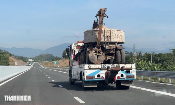 3 nguyên tắc an toàn khi lái xe trên cao tốc có nhiều xe tải lớn 3 nguyên tắc an toàn khi lái xe trên cao tốc có nhiều xe tải lớn
