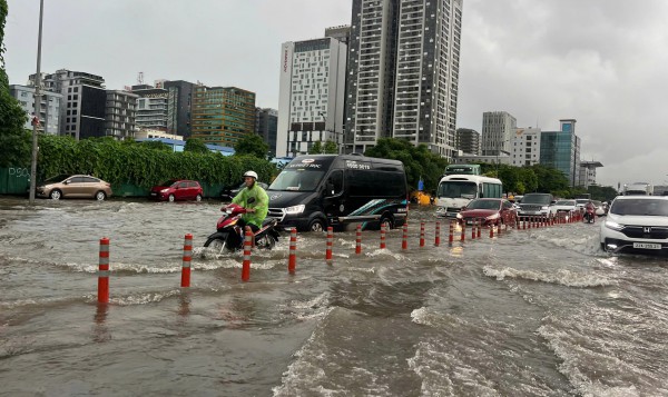 4 việc cần làm ngay để 'cứu' ô tô sau mưa bão, ngập lụt 4 việc cần làm ngay để 'cứu' ô tô sau mưa bão, ngập lụt