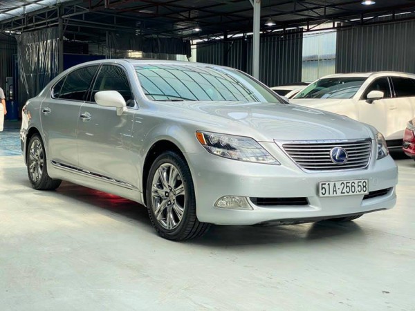 4 xe hybrid ‘đầu đời’ lăn bánh tại Việt Nam 4 xe hybrid ‘đầu đời’ lăn bánh tại Việt Nam