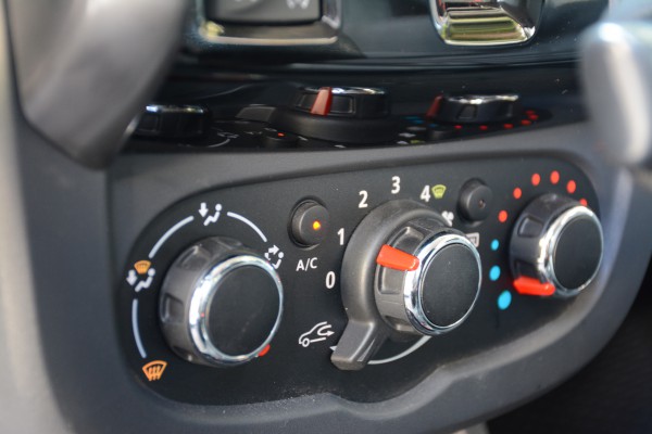 5 dấu hiệu cảnh báo điều hòa ô tô sắp hết gas, người dùng cần biết