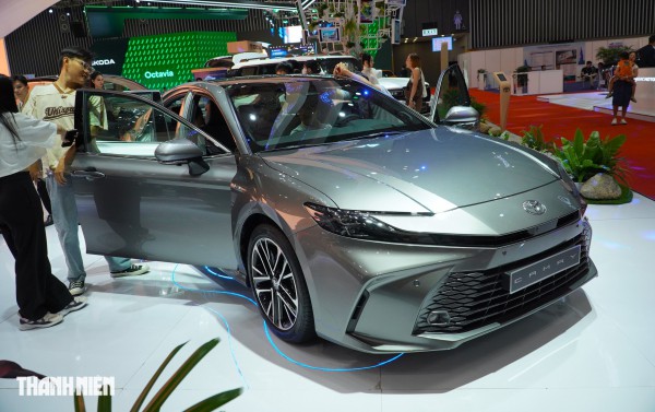 5 mẫu xe hybrid tự sạc tiết kiệm xăng nhất Việt Nam