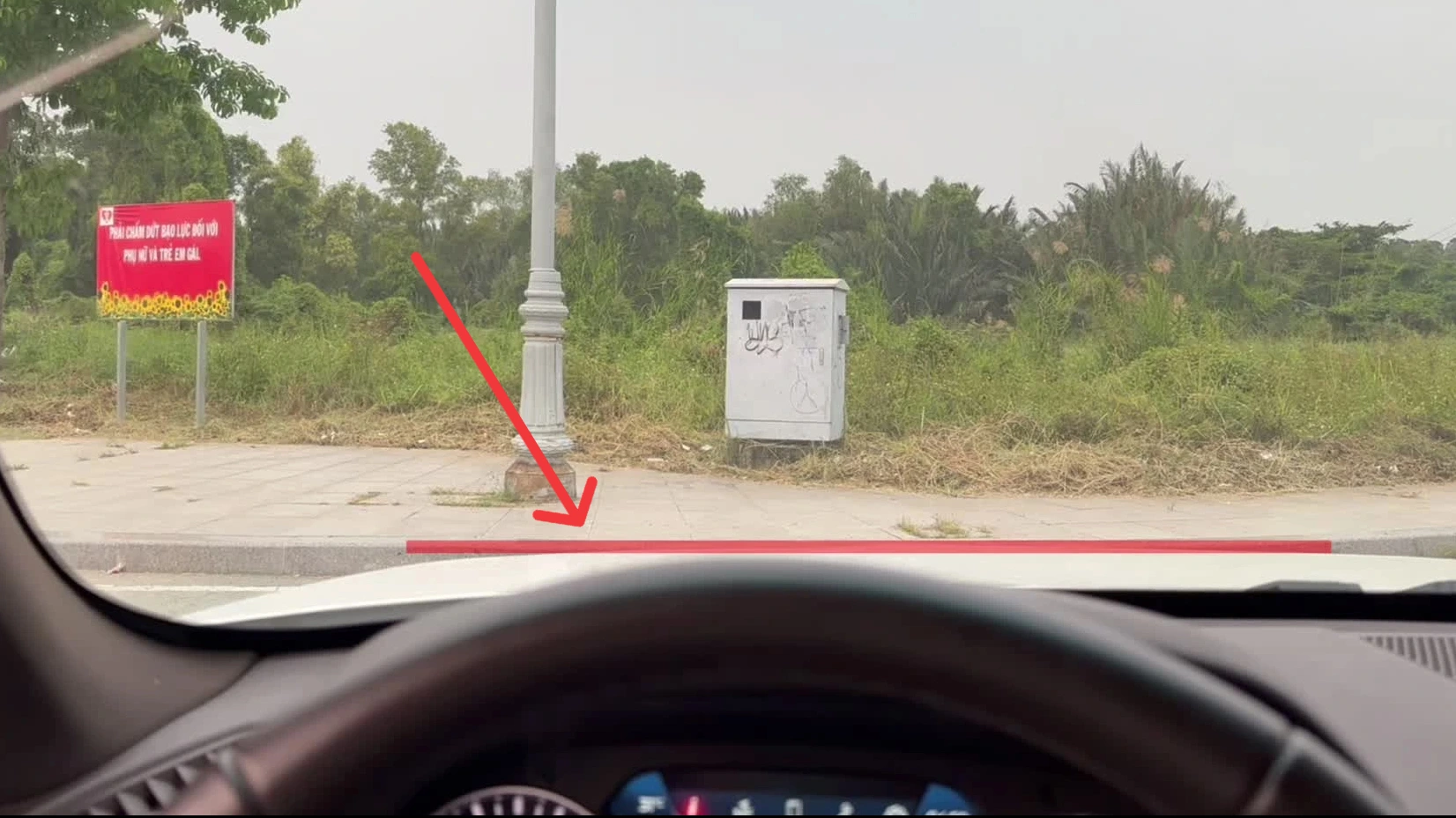 6 mẹo căn chỉnh khoảng cách bằng nắp ca-pô khi lái ô tô 6 mẹo căn chỉnh khoảng cách bằng nắp ca-pô khi lái ô tô