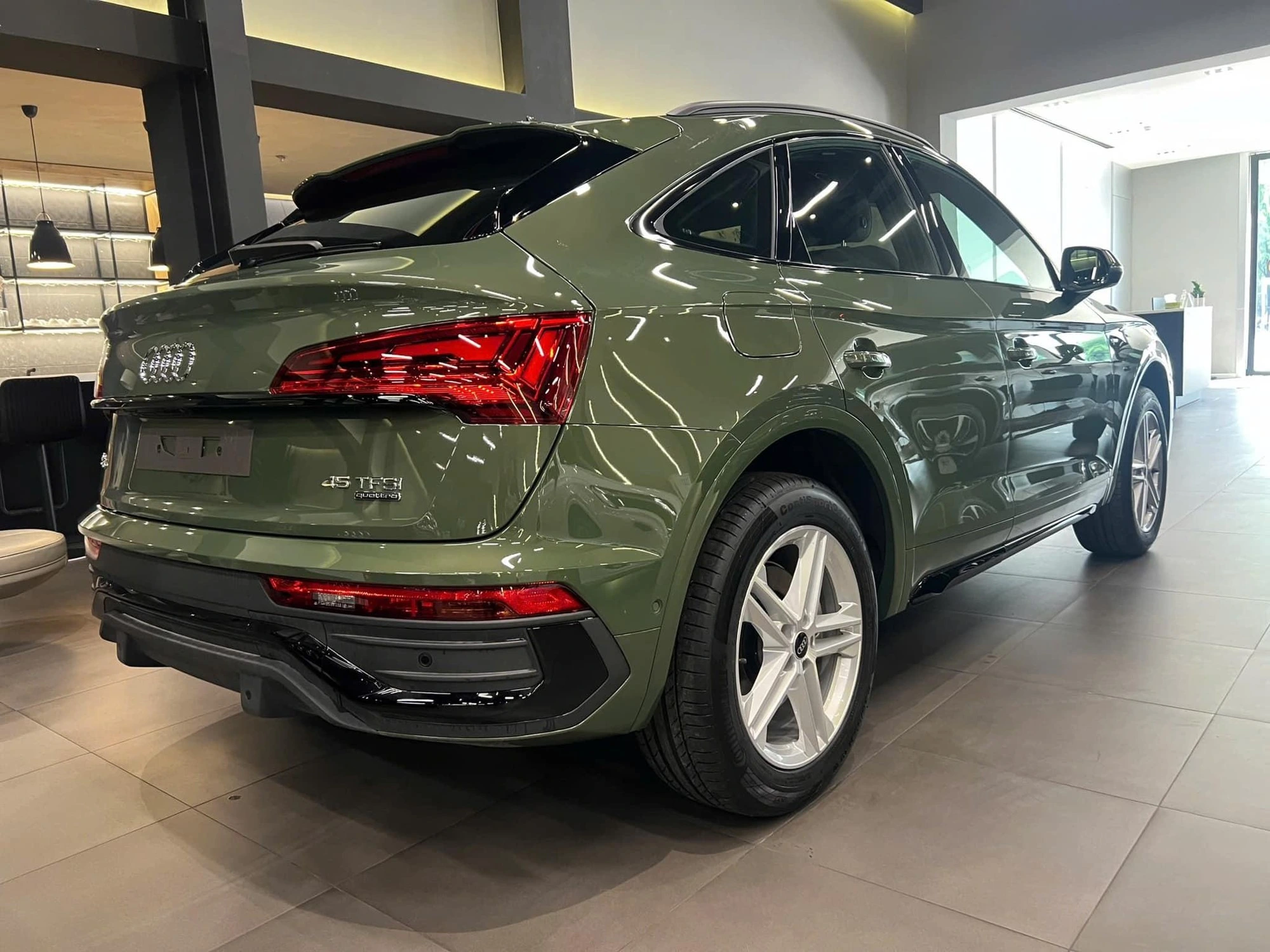 Audi Q5 Sportback 2025 cập bến Việt Nam, giá 2,49 tỉ đồng