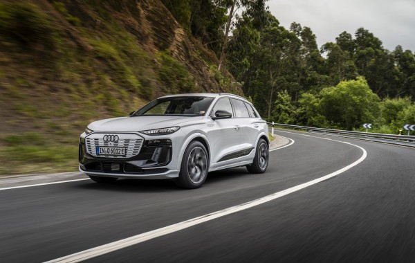 Audi 'dằn mặt' Volvo khi SUV điện Q6 e-tron được đánh giá an toàn tối đa