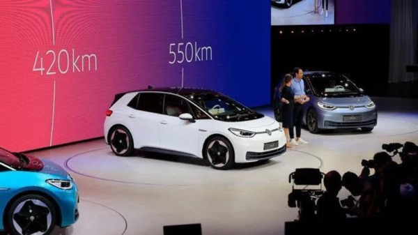 BMW chạm mốc 2 triệu xe điện, cuộc đua nóng lên