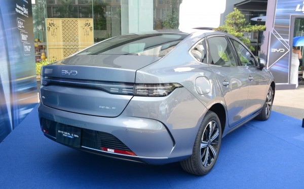 BYD Seal 5 chốt giá 696 triệu, sedan hạng hạng C đầu tiên dùng công nghệ PHEV BYD Seal 5 chốt giá 696 triệu, sedan hạng hạng C đầu tiên dùng công nghệ PHEV