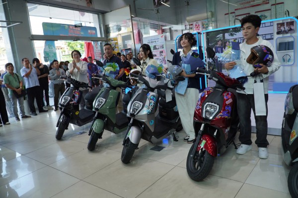 Bất chấp giá cao, người Việt chọn Honda ICON :e vì… 'ngán' xe máy điện Trung Quốc Bất chấp giá cao, người Việt chọn Honda ICON :e vì… 'ngán' xe máy điện Trung Quốc