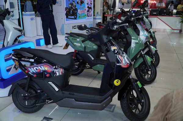 Bất chấp giá cao, người Việt chọn Honda ICON :e vì… 'ngán' xe máy điện Trung Quốc Bất chấp giá cao, người Việt chọn Honda ICON :e vì… 'ngán' xe máy điện Trung Quốc