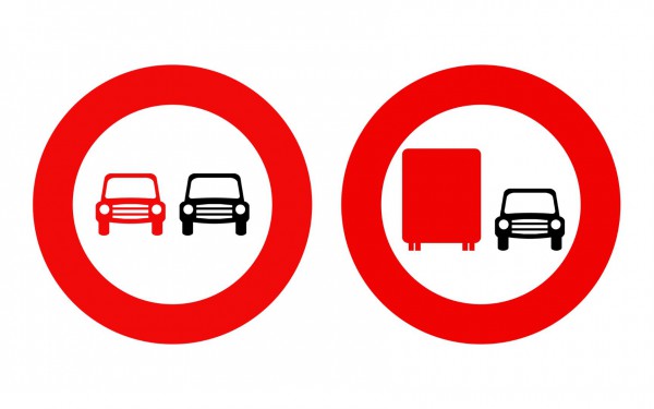 Biển báo 'cấm vượt xe' có nhiều loại, hiểu thế nào cho đúng để tránh vi phạm?