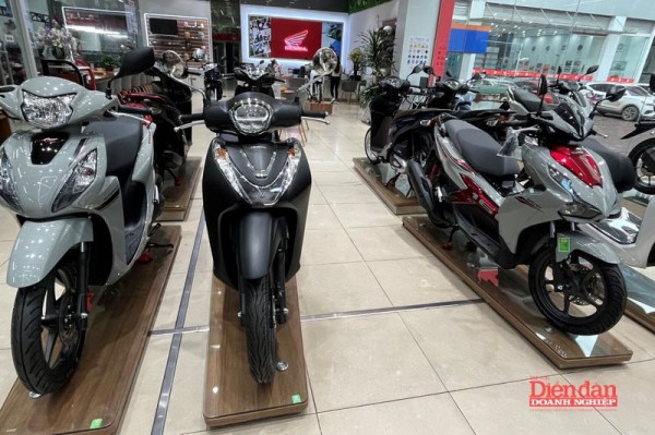 Các hãng xe xăng trong cuộc đua điện hóa: Thay đổi hay bị bỏ lại Các hãng xe xăng trong cuộc đua điện hóa: Thay đổi hay bị bỏ lại