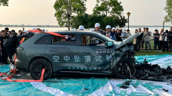 Cách thử độ bền ô tô cực 'dị' của các hãng xe Trung Quốc