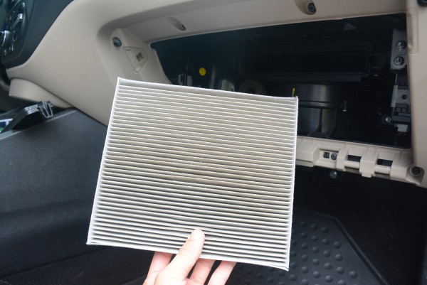 Cách tự thay lọc gió điều hòa ô tô tại nhà
