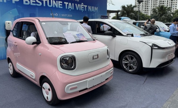 Cấm xe máy xăng, lựa chọn ô tô điện mini thay thế Cấm xe máy xăng, lựa chọn ô tô điện mini thay thế