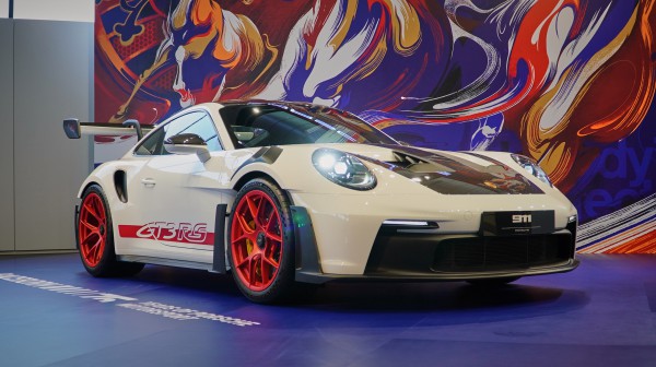 Cận cảnh Porsche 911 GT3 RS trang bị gói 'đường đua' Weissach tại Việt Nam