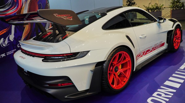 Cận cảnh Porsche 911 GT3 RS trang bị gói 'đường đua' Weissach tại Việt Nam