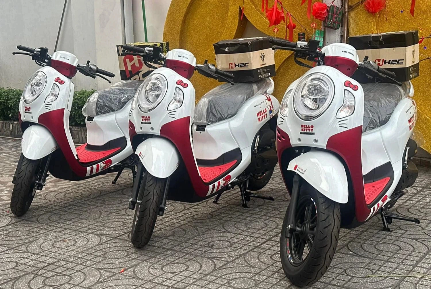 Chỉ sản xuất 2.000 xe, Honda Scoopy Hello Kitty về Việt Nam giá gần 90 triệu đồng Chỉ sản xuất 2.000 xe, Honda Scoopy Hello Kitty về Việt Nam giá gần 90 triệu đồng