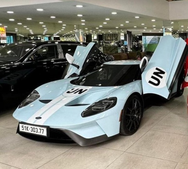 Chiêm ngưỡng cặp siêu xe hàng hiếm của đại gia Đặng Lê Nguyên Vũ Chiêm ngưỡng cặp siêu xe hàng hiếm của đại gia Đặng Lê Nguyên Vũ