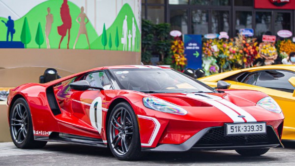 Chiêm ngưỡng cặp siêu xe hàng hiếm của đại gia Đặng Lê Nguyên Vũ Chiêm ngưỡng cặp siêu xe hàng hiếm của đại gia Đặng Lê Nguyên Vũ