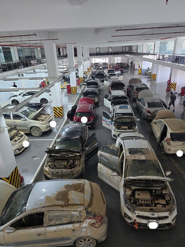 Choáng váng với báo giá sửa chữa ô tô ngập nước Choáng váng với báo giá sửa chữa ô tô ngập nước