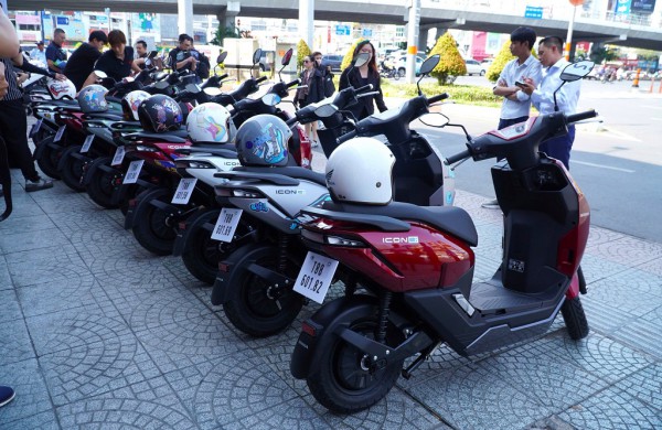 Chuyển từ xe máy xăng sang xe máy điện, người dùng cần lưu ý gì?