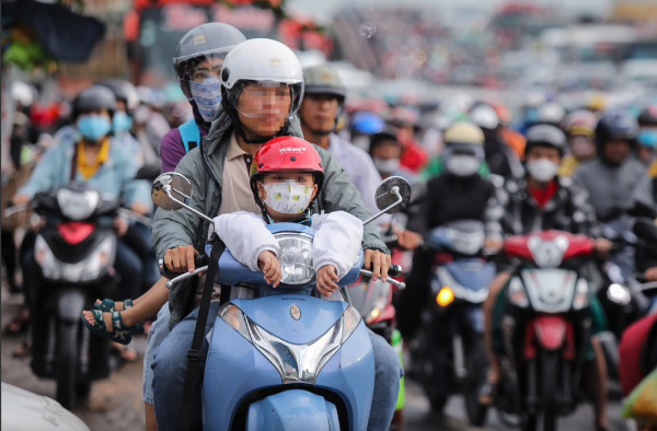 Có những quy định nào về chở trẻ em trên xe máy?