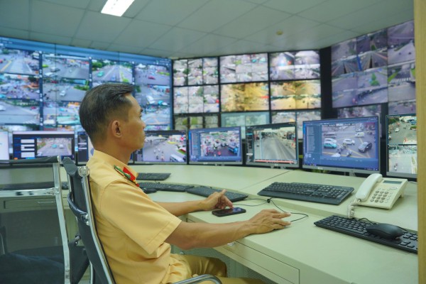 Cơ quan chức năng làm gì sau khi nhận phản ánh vi phạm giao thông qua VNeID?