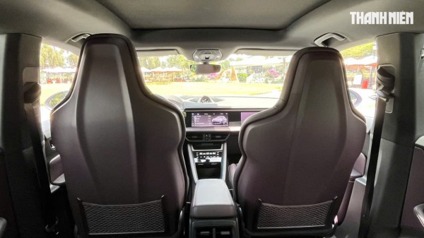 Dàn xe điện Taycan, Macan giá hơn 12 tỉ đồng: Nhanh, tiện và đậm chất Porsche Dàn xe điện Taycan, Macan giá hơn 12 tỉ đồng: Nhanh, tiện và đậm chất Porsche