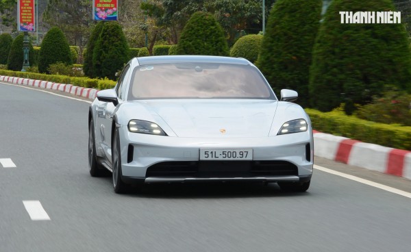 Dàn xe điện Taycan, Macan giá hơn 12 tỉ đồng: Nhanh, tiện và đậm chất Porsche Dàn xe điện Taycan, Macan giá hơn 12 tỉ đồng: Nhanh, tiện và đậm chất Porsche