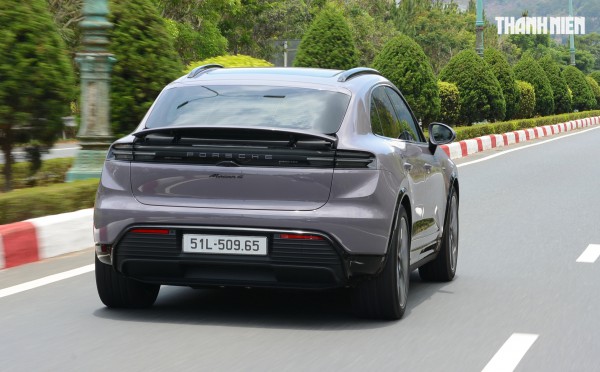 Dàn xe điện Taycan, Macan giá hơn 12 tỉ đồng: Nhanh, tiện và đậm chất Porsche Dàn xe điện Taycan, Macan giá hơn 12 tỉ đồng: Nhanh, tiện và đậm chất Porsche