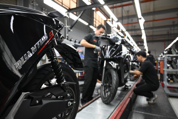 Dat Bike Quantum S - xe điện hiệu năng cao trong kỷ nguyên xe điện Dat Bike Quantum S - xe điện hiệu năng cao trong kỷ nguyên xe điện