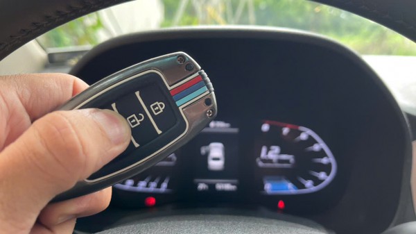 Dấu hiệu cho thấy chìa khóa ô tô sắp hết pin cần thay thế Dấu hiệu cho thấy chìa khóa ô tô sắp hết pin cần thay thế