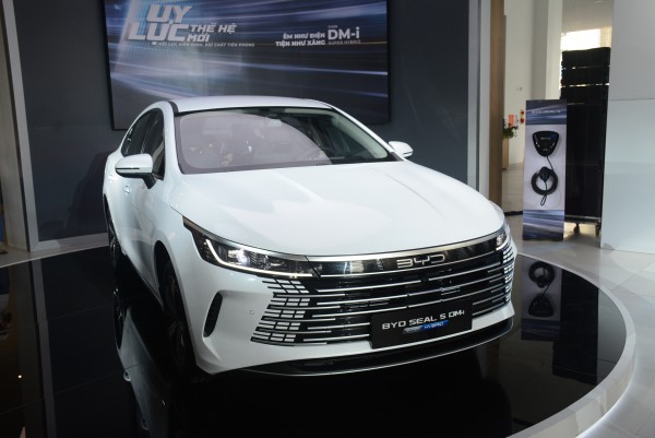 Dấu hiệu nhận biết ô tô hybrid sẵn sàng vận hành sau khi khởi động