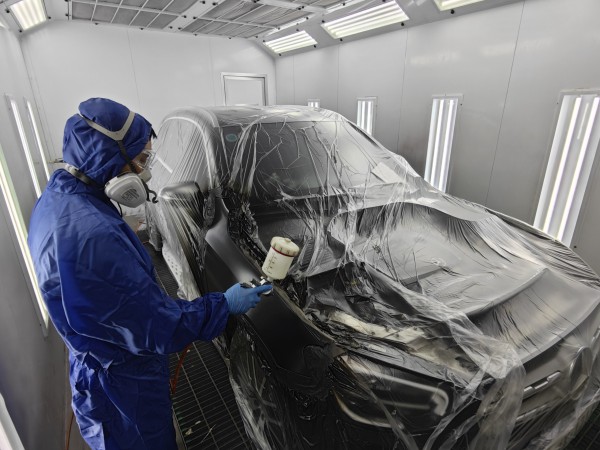 Dịch vụ đồng sơn Mercedes-Benz ‘chữa lành điểm đau’ cho chủ xe sau va quẹt
