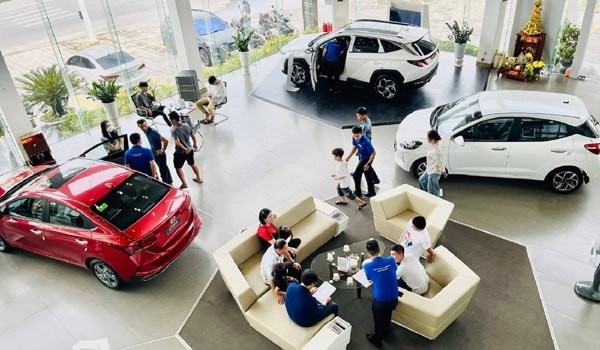 Doanh số bán ô tô vẫn tăng nhưng doanh nghiệp ngập trong khó khăn Doanh số bán ô tô vẫn tăng nhưng doanh nghiệp ngập trong khó khăn