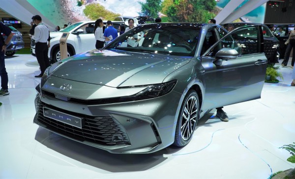Doanh số sedan hạng D lại lao dốc, Toyota Camry bán chưa tới 80 xe Doanh số sedan hạng D lại lao dốc, Toyota Camry bán chưa tới 80 xe