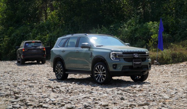 Ford Everest mới có thêm bản máy xăng tại Việt Nam, giá 1,629 tỉ đồng