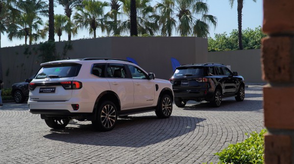 Ford Everest mới có thêm bản máy xăng tại Việt Nam, giá 1,629 tỉ đồng