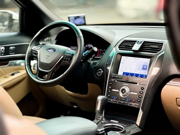 Ford Explorer cũ rao giá chưa tới 700 triệu đồng Ford Explorer cũ rao giá chưa tới 700 triệu đồng