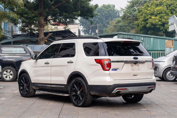 Ford Explorer cũ rao giá chưa tới 700 triệu đồng Ford Explorer cũ rao giá chưa tới 700 triệu đồng