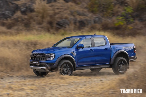 Ford Ranger Raptor máy xăng giá 1,448 tỉ đồng có gì chinh phục 'dân chơi'?