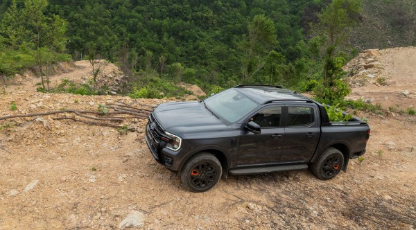 Ford Ranger Wildtrak máy dầu 3.0 lít: Bán tải phổ thông đắt nhất Việt Nam có gì?