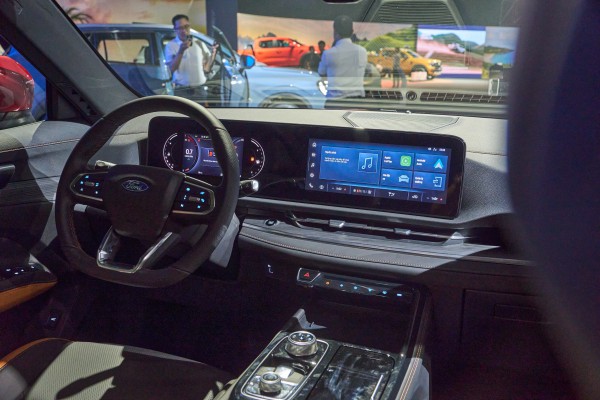 Ford Territory 2025 cải tiến thiết kế, giá từ 762 triệu đồng