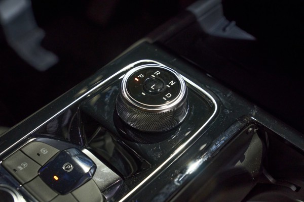 Ford Territory 2025 cải tiến thiết kế, giá từ 762 triệu đồng