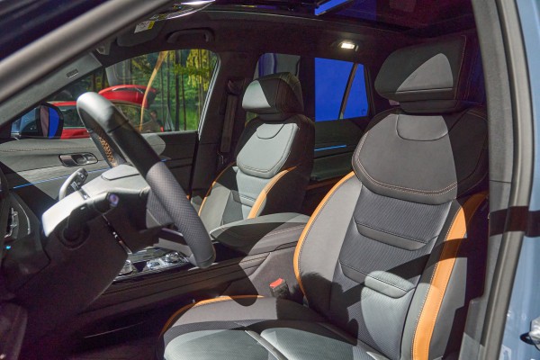 Ford Territory 2025 cải tiến thiết kế, giá từ 762 triệu đồng